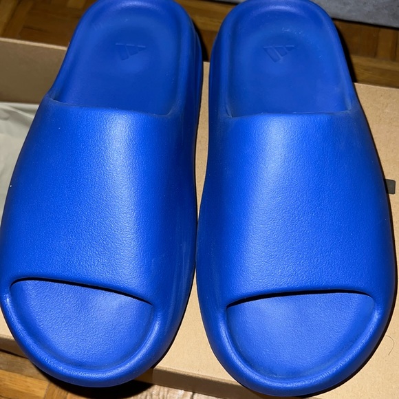 Blue Yeezy Slides - Picture 5 of 8